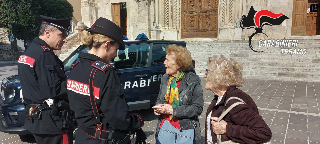Fano Adriano – Tentano di truffare un anziano fingendosi carabinieri: arrestati due uomini, recuperati oro e contanti